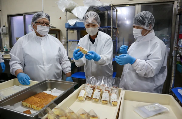 商品製造している様子